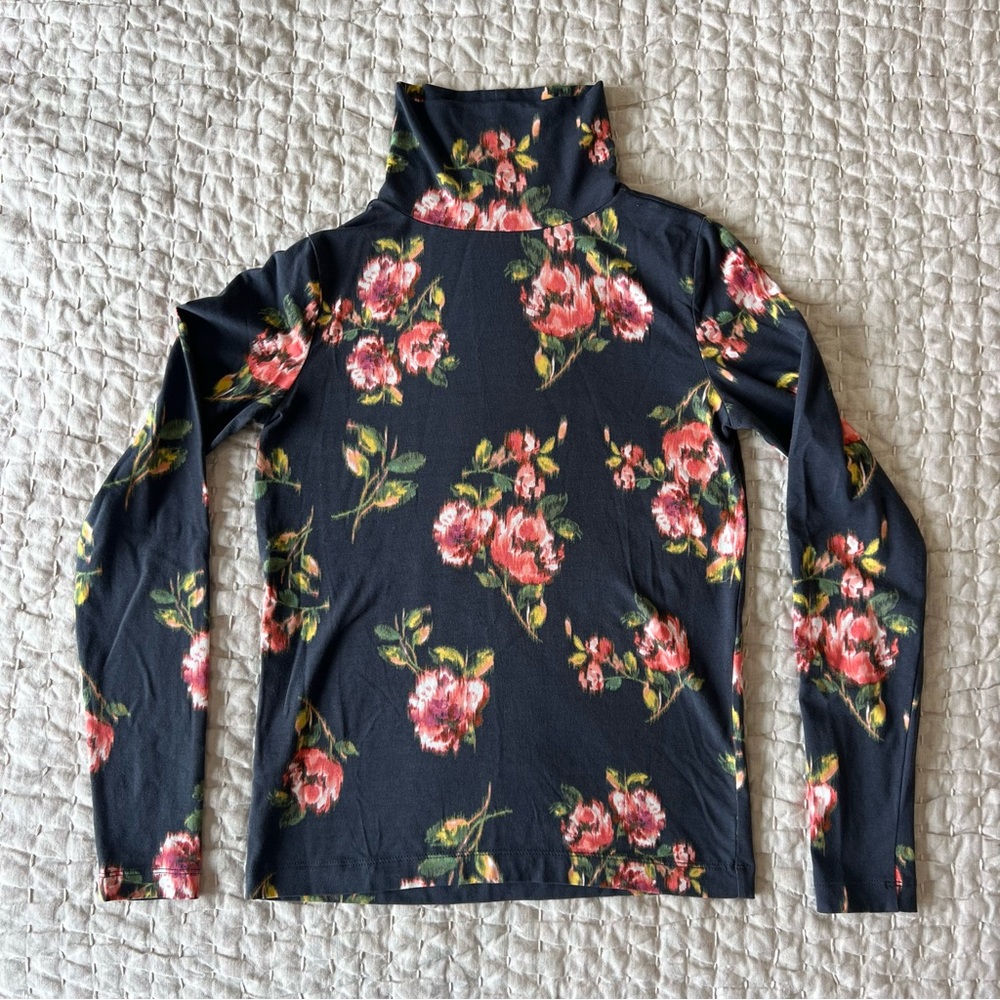 Fitted Loft Turtleneck with Flowers